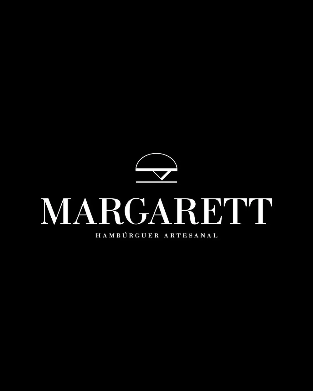 Logotipo Margarett em serifa branca sobre preto