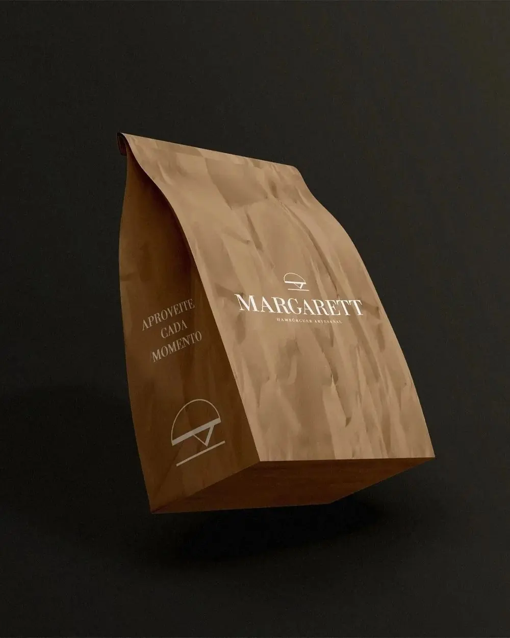 Sacola kraft com a marca